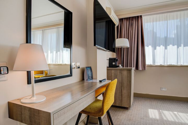 Room 45 of 122