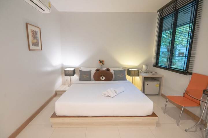 Room 32 of 194