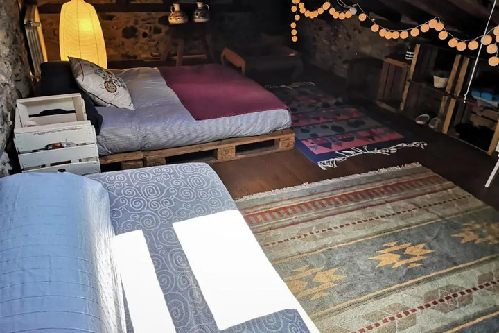 Room 6 of 16