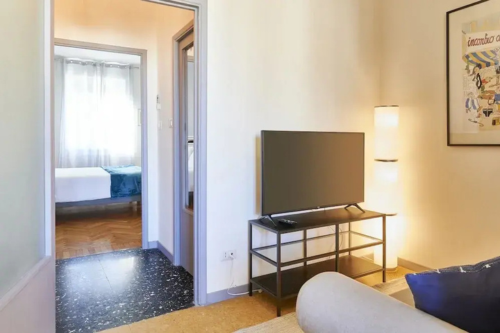 Room 8 of 9