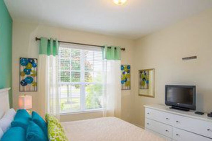 Room 10 of 20