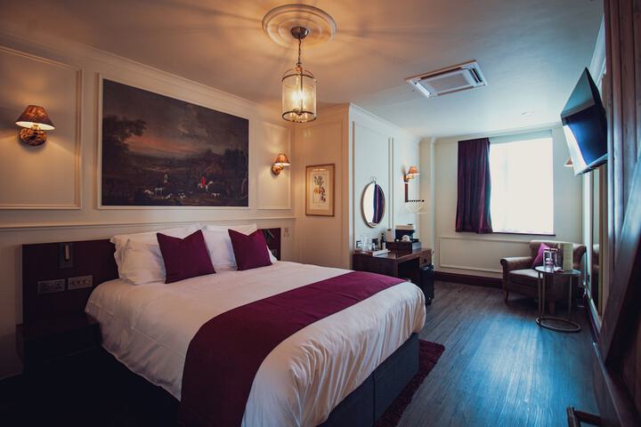 Room 9 of 16