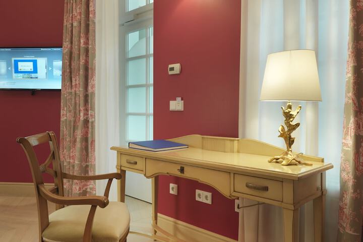 Room 35 of 62