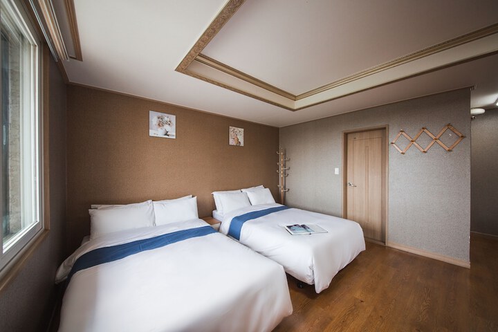 Room 18 of 80