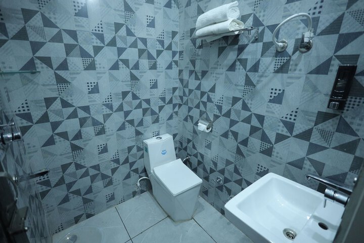 Room 7 of 14