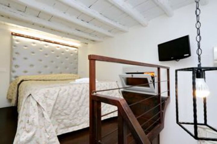 Room 12 of 28