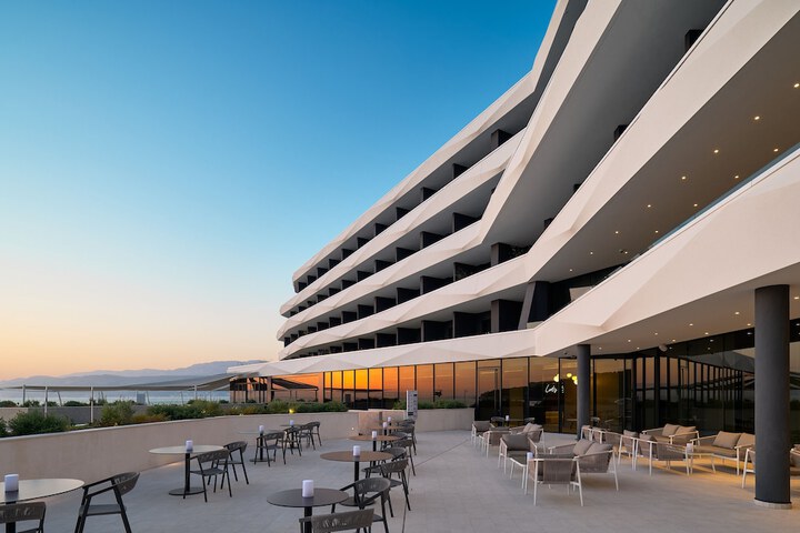 Hotel 86 of 101