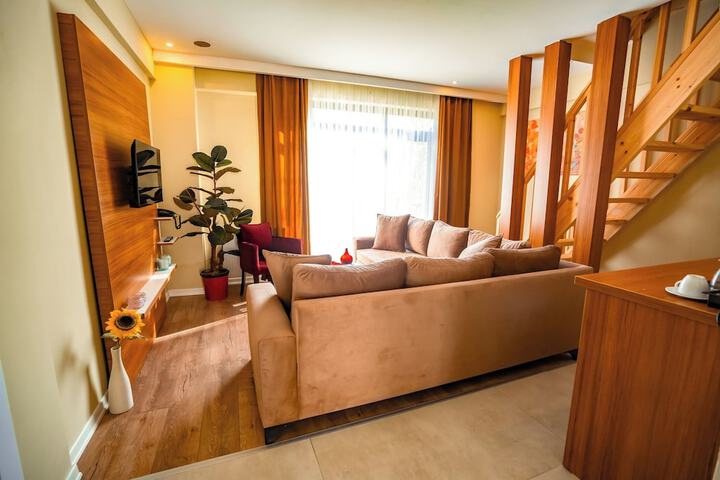 Room 8 of 34