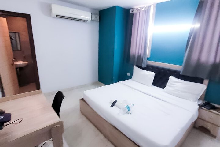 Room 14 of 18