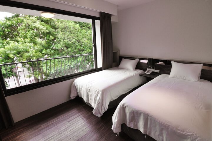 Room 37 of 77