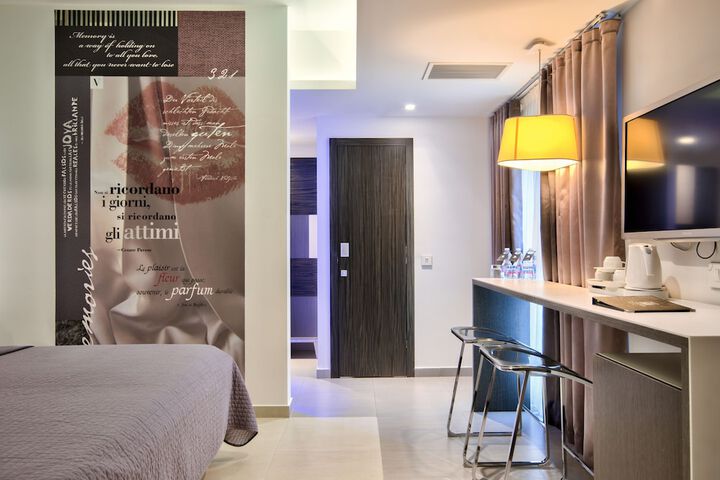 Room 21 of 100