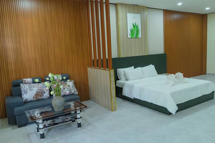 Room 10 of 18
