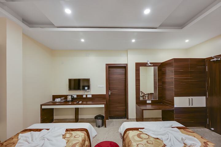 Room 10 of 28