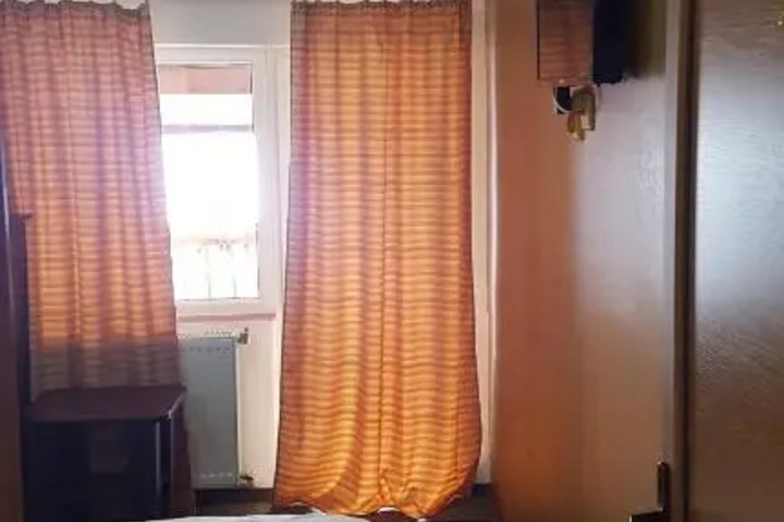 Room 3 of 12