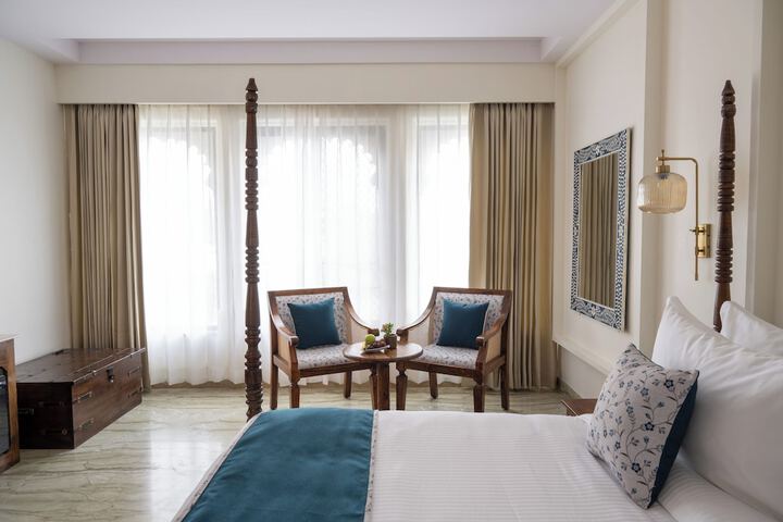 Room 5 of 18