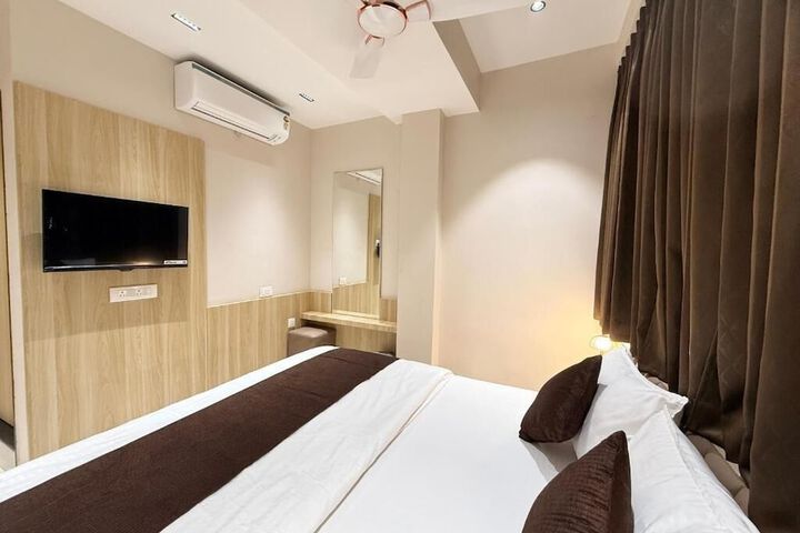 Room 14 of 34