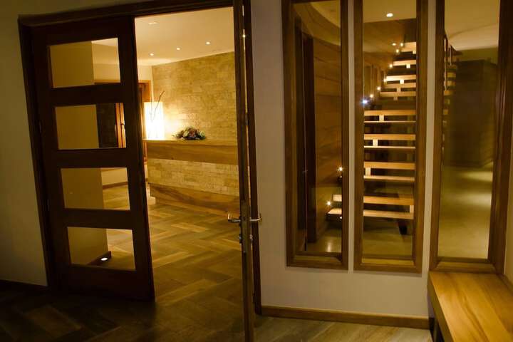 Hotel 2 of 64