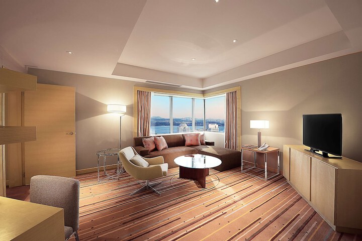 Room 34 of 100