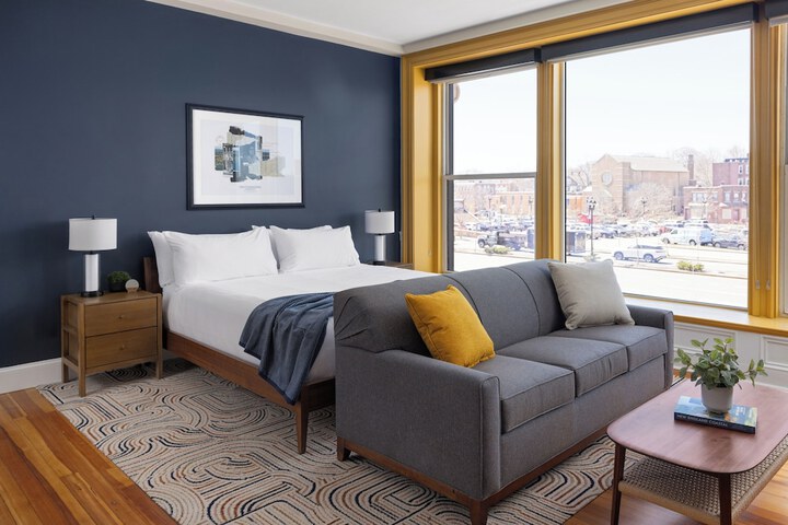 Room 32 of 41
