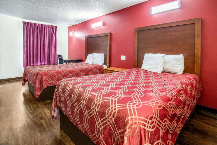 2 Double Beds (3 of 10)