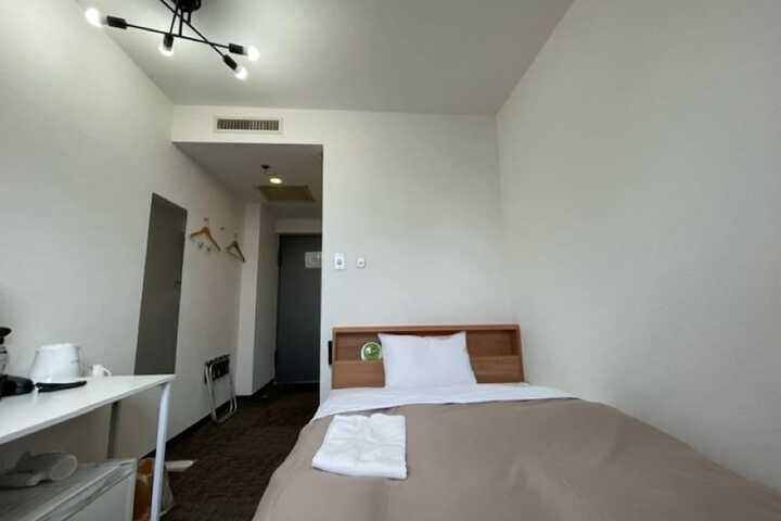 Room 17 of 33