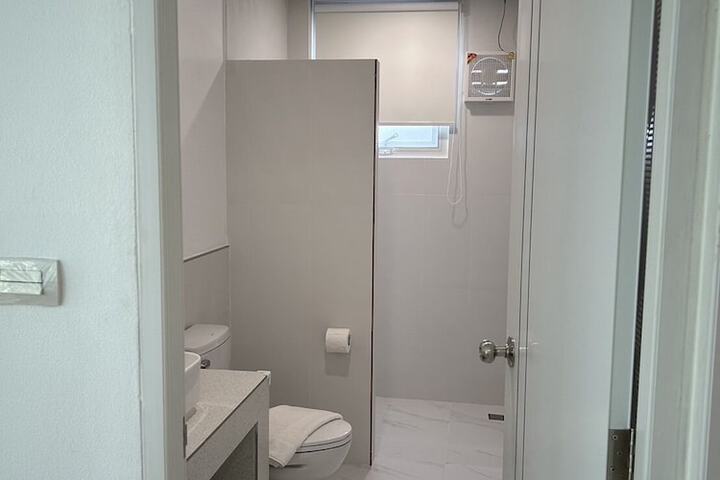 Room 32 of 35