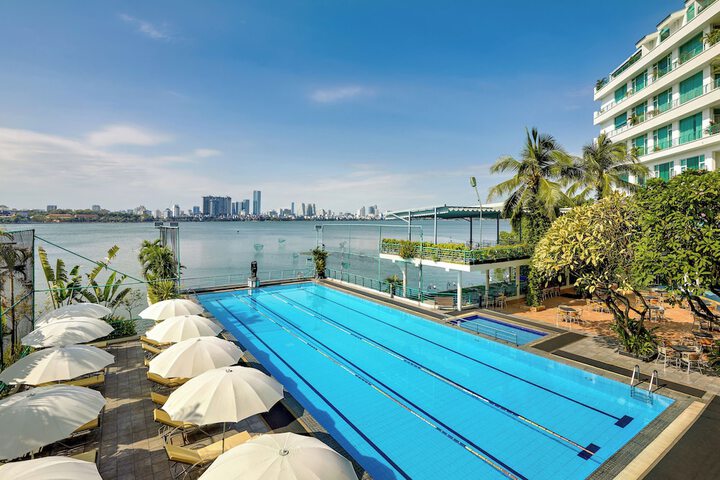 Pool Hotel