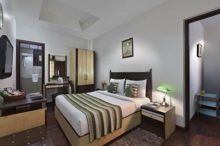 Room 6 of 30