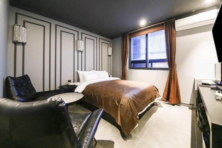 Room 4 of 25