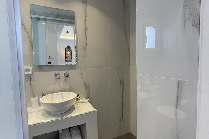 Room 46 of 60
