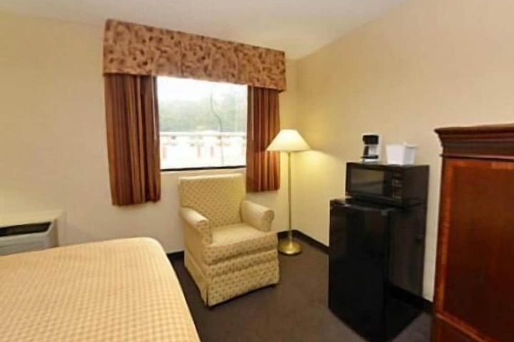 Room 11 of 37