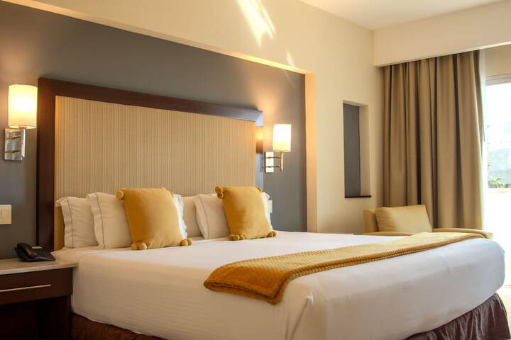 Room 33 of 78