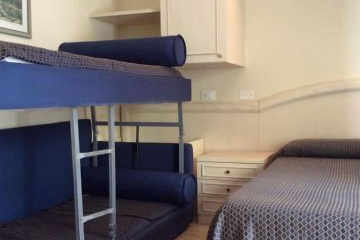 Room 9 of 29