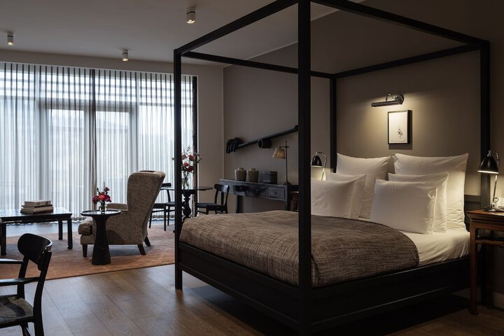 Room 41 of 198