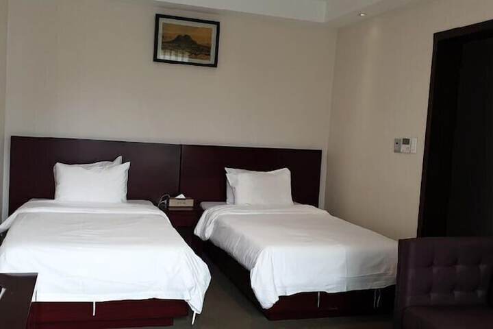 Room 10 of 24