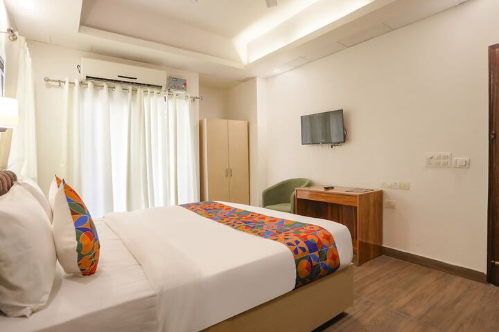 Room 27 of 43