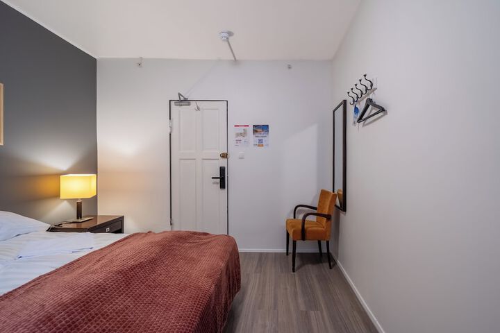Room 17 of 97