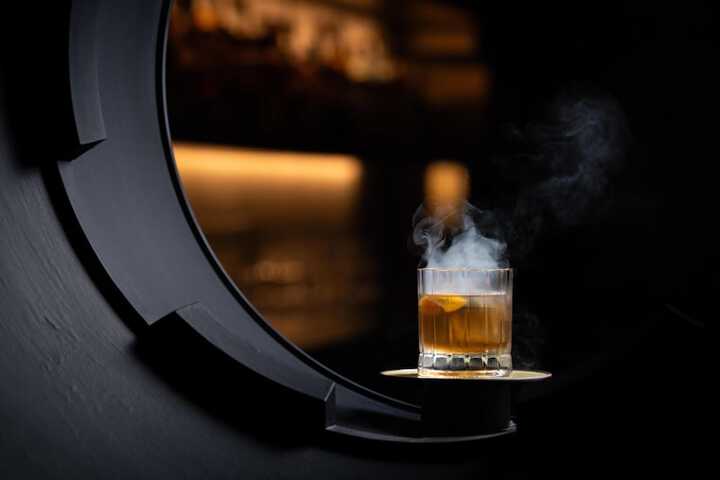Lounge 36 of 61