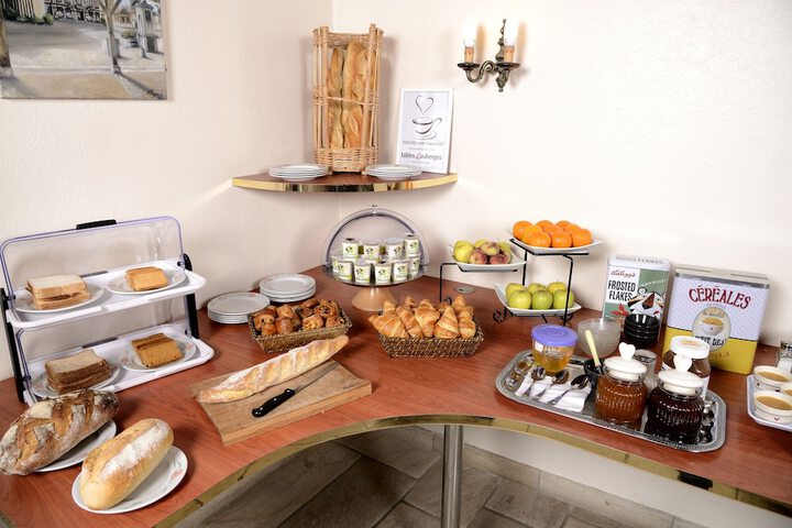 Breakfast/Coffee Service 20 of 44