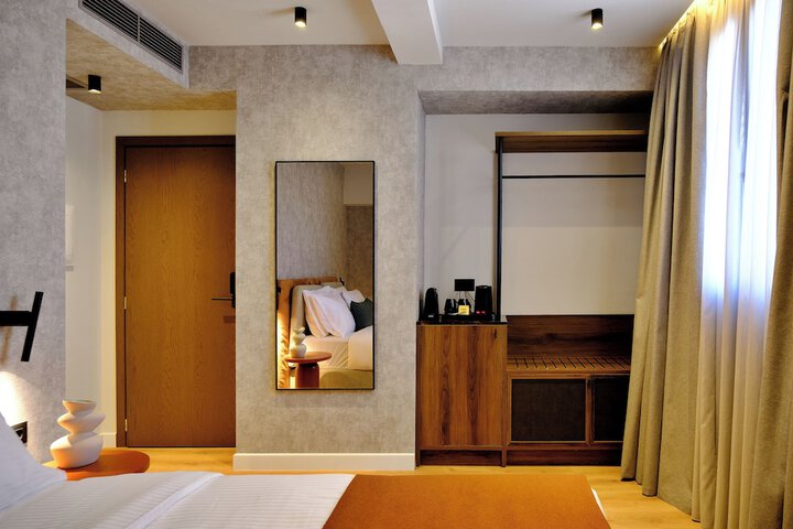 Room 4 of 41
