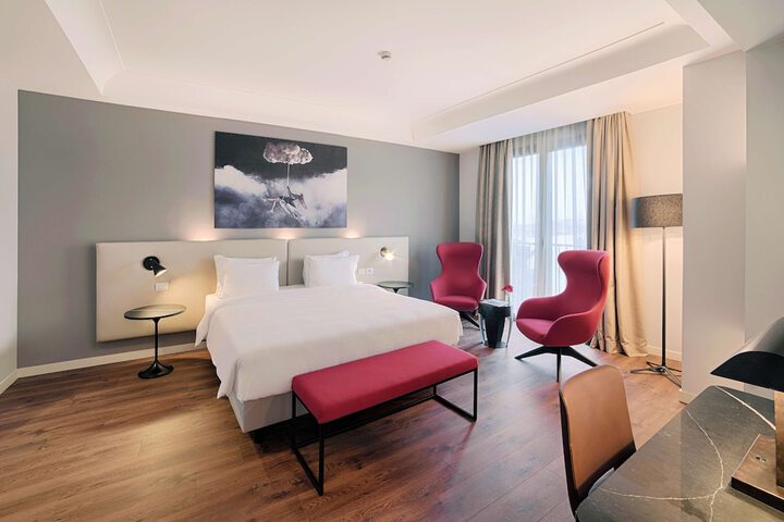 Room 27 of 131