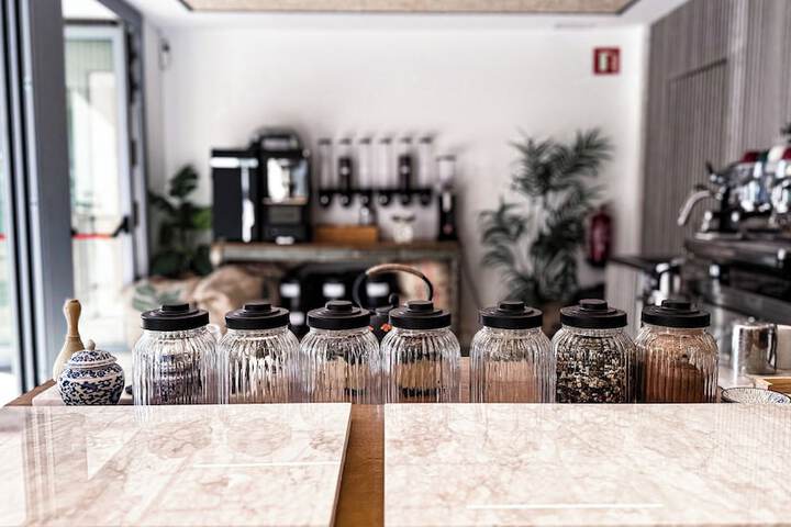 Lounge 41 of 53