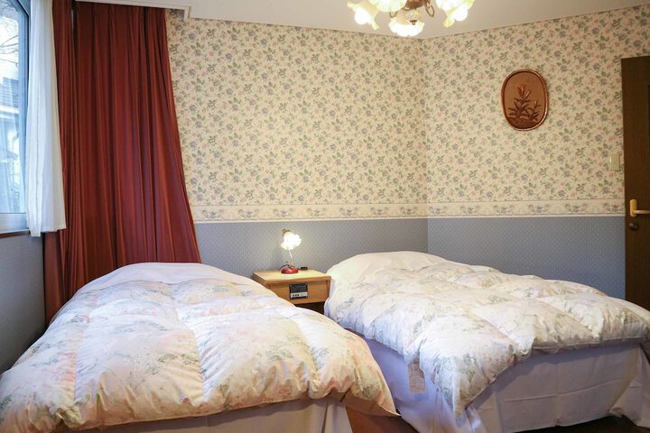 Room 2 of 31