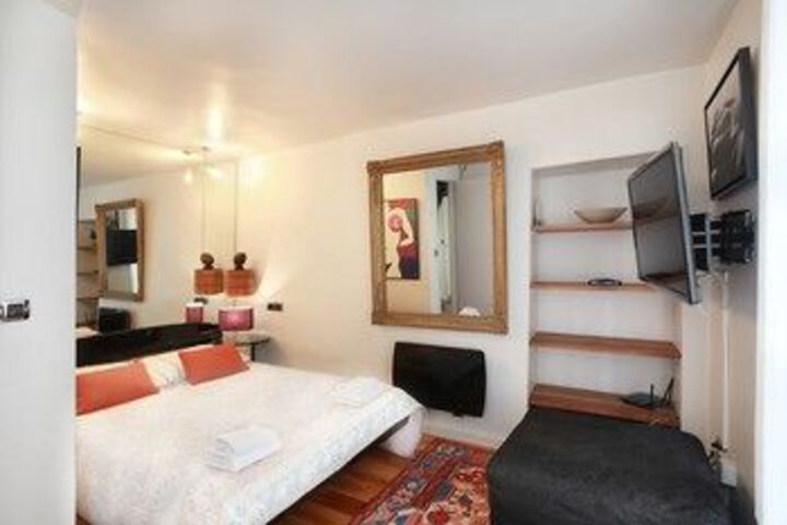Room 42 of 168