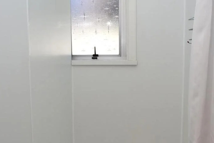 Room 9 of 13