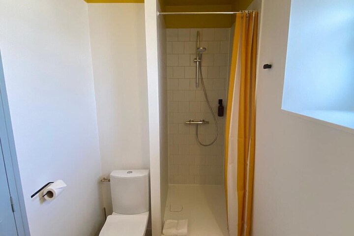 Room 75 of 122
