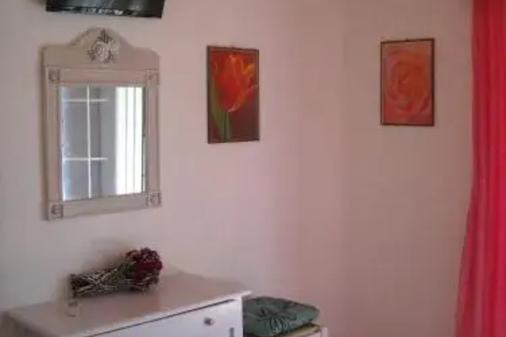 Room 3 of 10