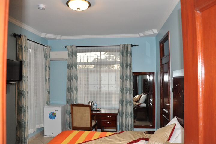 Room 13 of 42