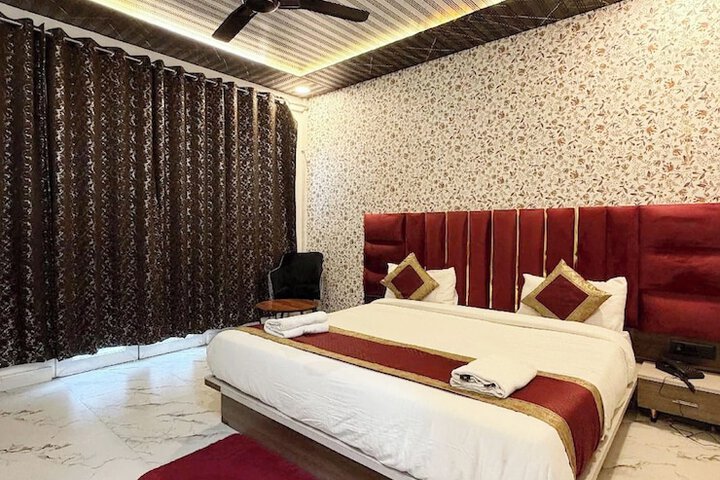 Room 4 of 25