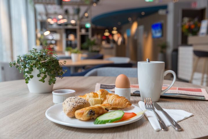 Breakfast/Coffee Service 32 of 59